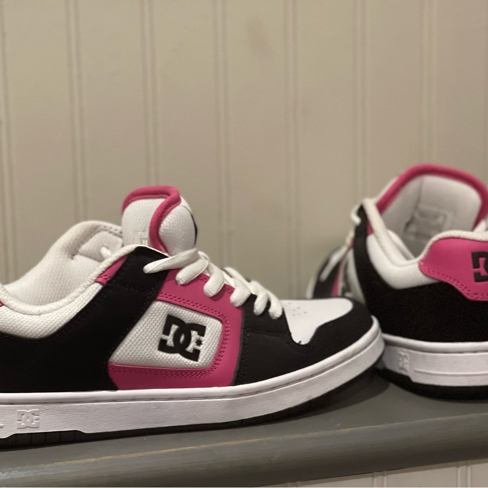 Women’s DC sneakers